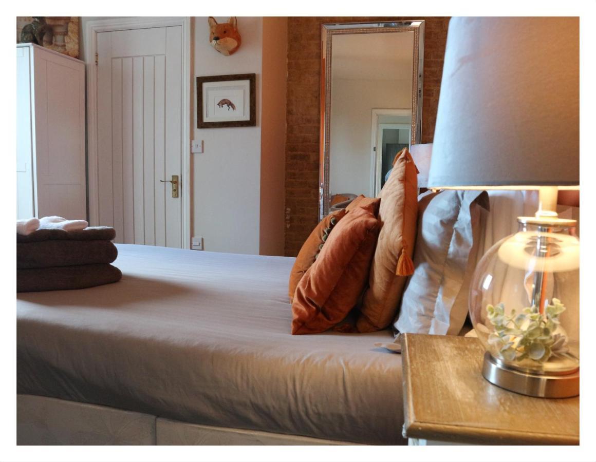Dog In A Doublet Hotell Peterborough Exteriör bild