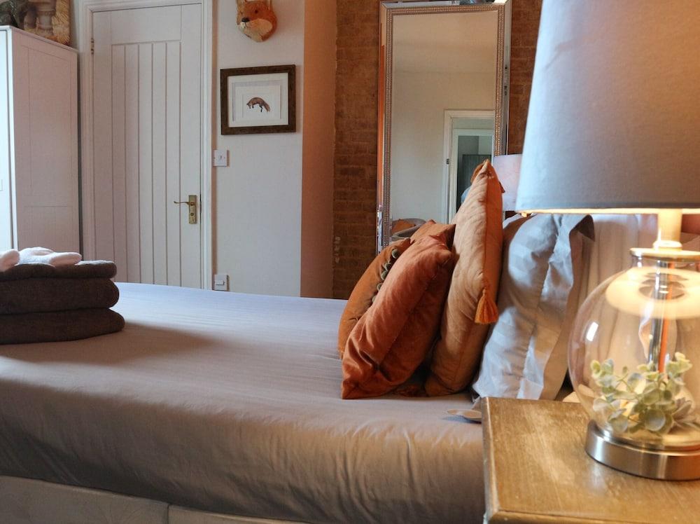 Dog In A Doublet Hotell Peterborough Exteriör bild